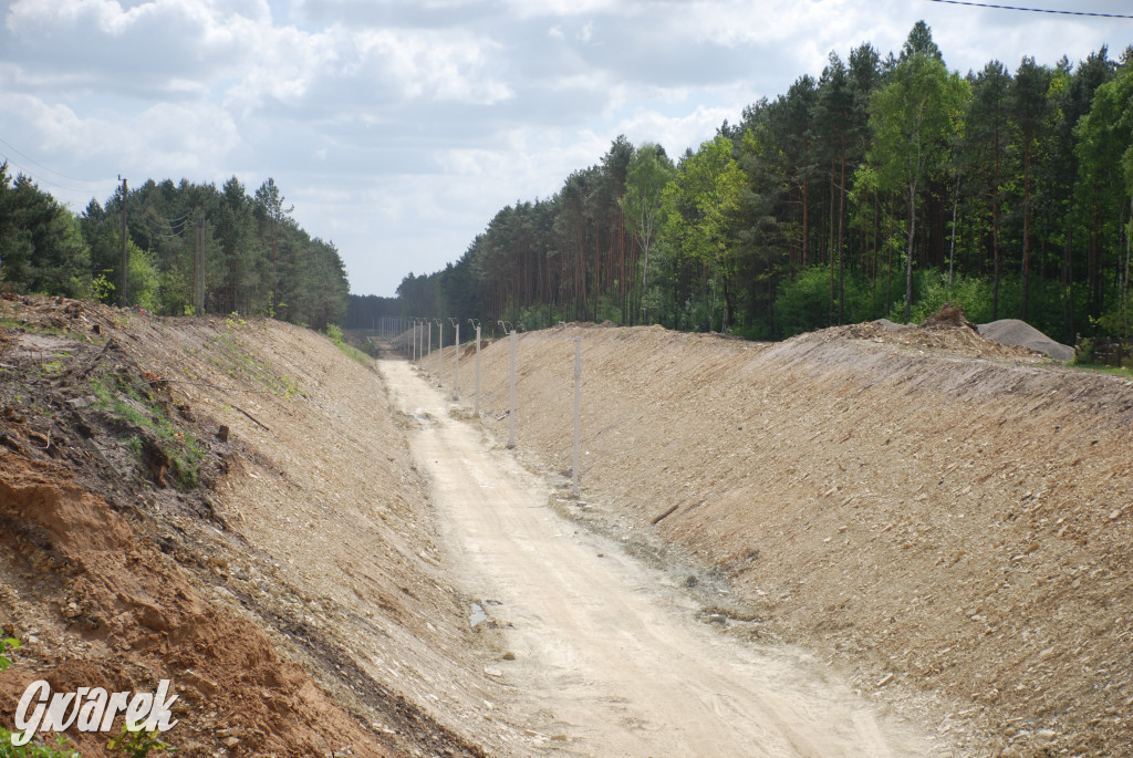 Postępuje budowa kolei do lotniska