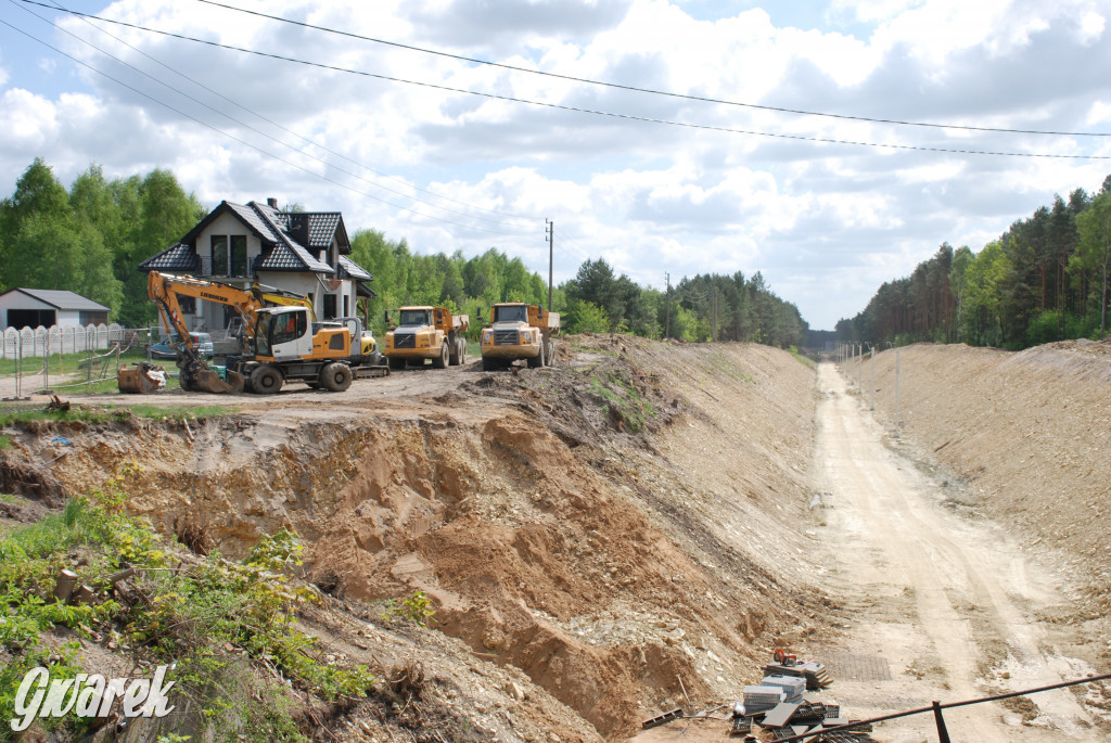 Postępuje budowa kolei do lotniska