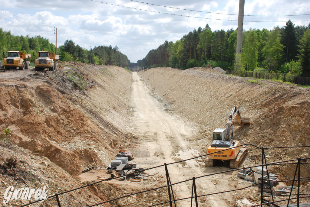 Postępuje budowa kolei do lotniska