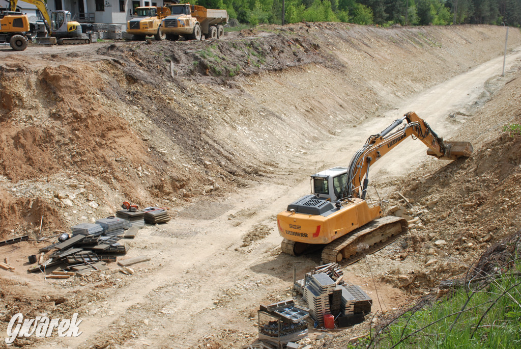 Postępuje budowa kolei do lotniska