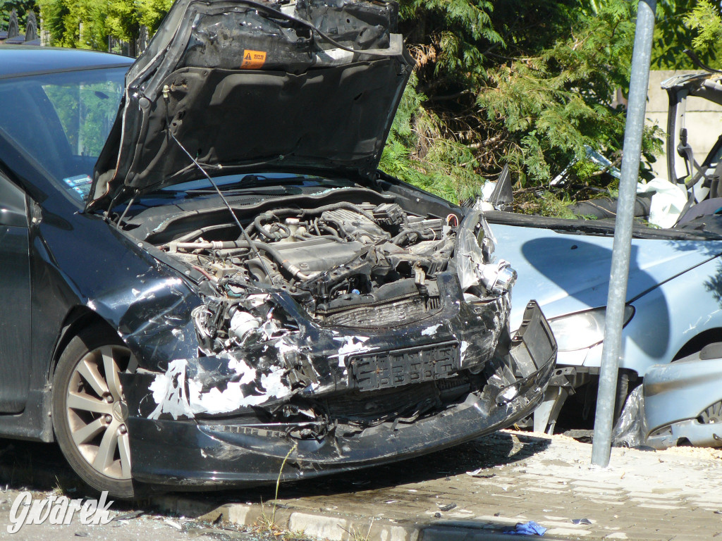 Groźny wypadek na skrzyżowaniu