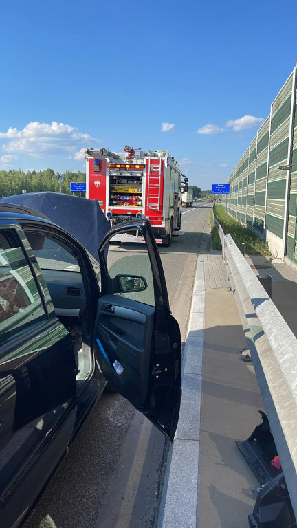 Pożar samochodu na autostradzie