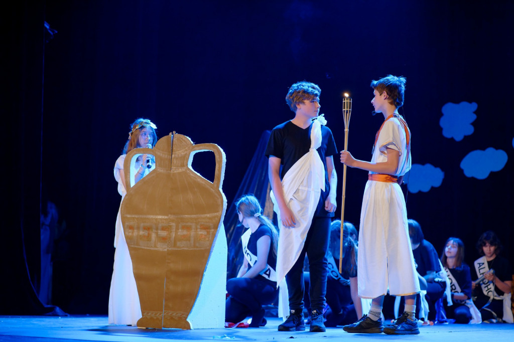 Uczniowie z Radzionkowa wspólnie na scenie