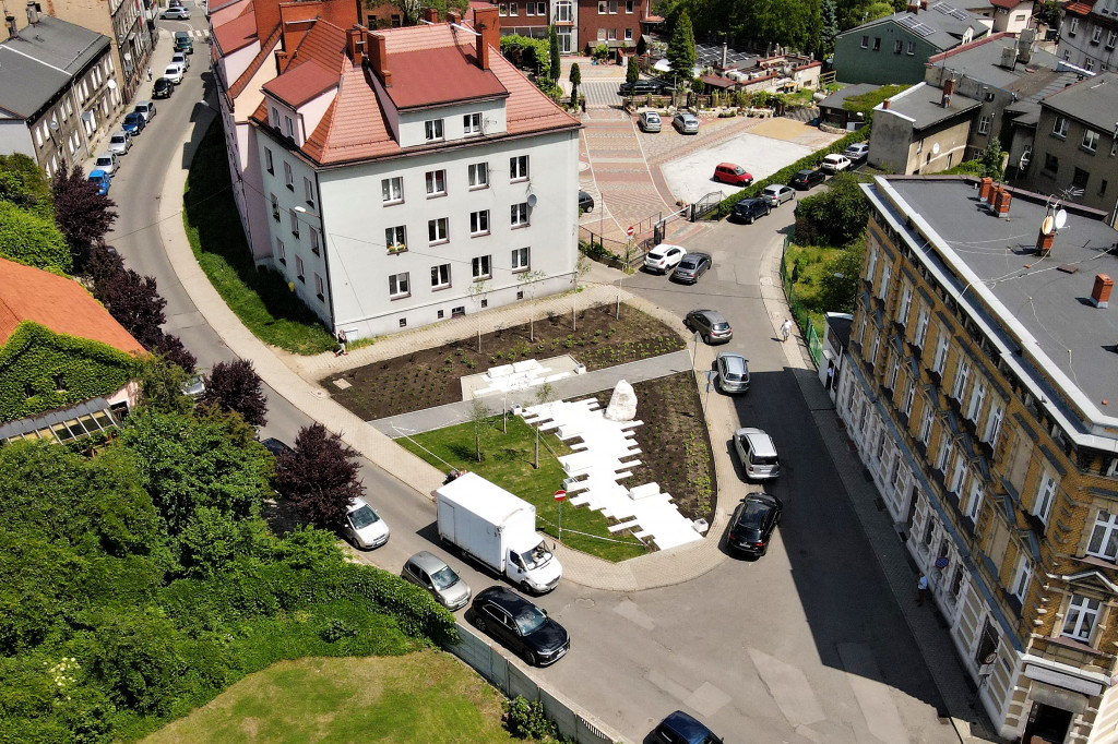 Tarnowskie Góry. Skwer z głazem jest gotowy