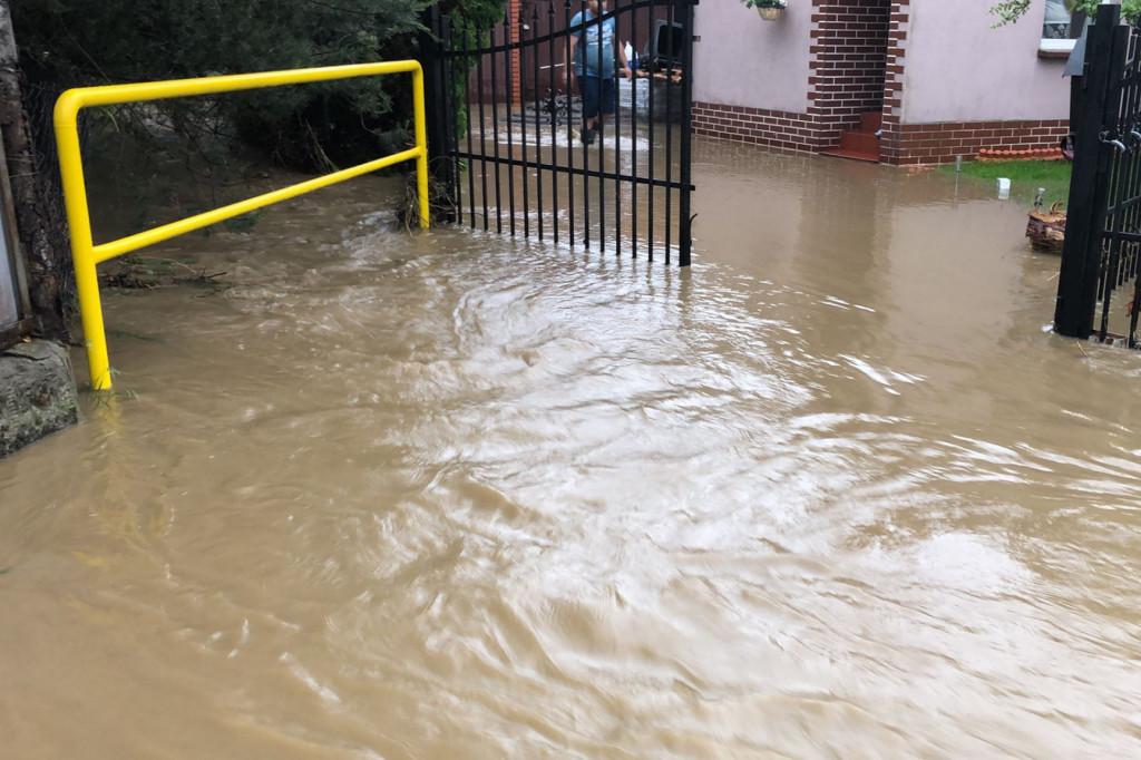 Zalane drogi, zalane domy. Skutki ulewy