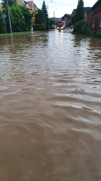 Zalane drogi, zalane domy. Skutki ulewy