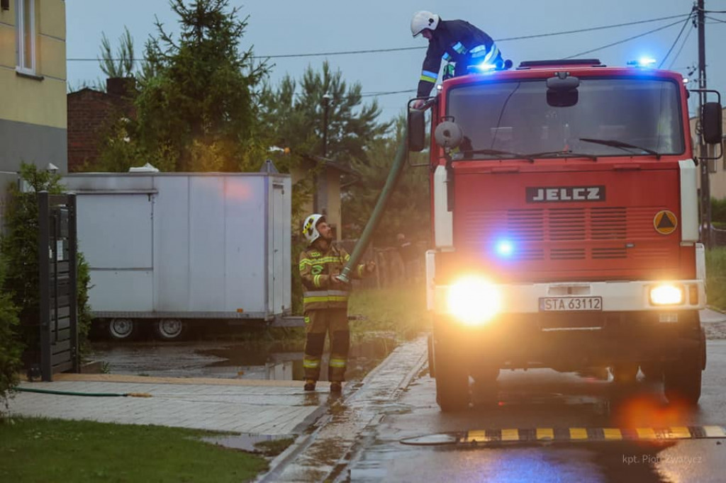 Zalane drogi, zalane domy. Skutki ulewy