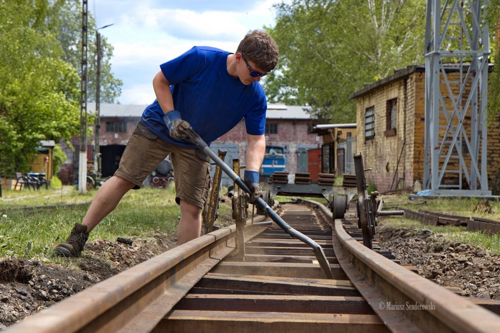 Wąskotorówka. Na torach praca wre