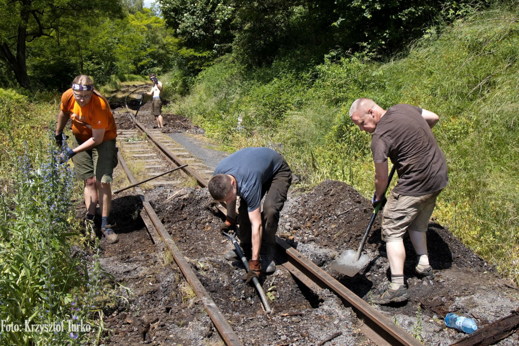 Wąskotorówka. Na torach praca wre