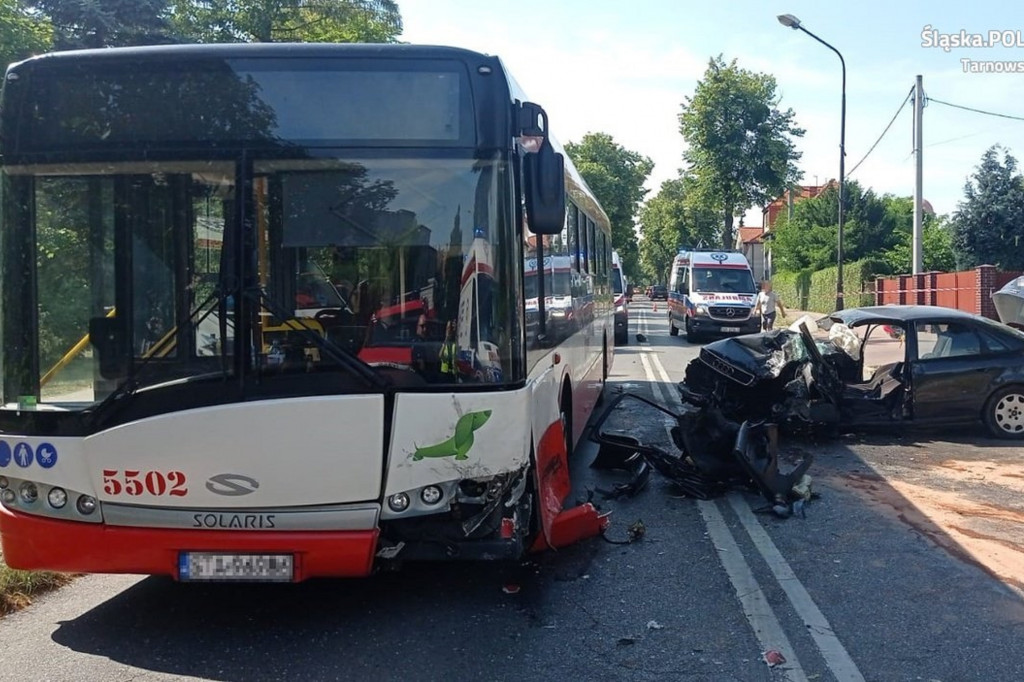 Tarnowskie Góry. Zderzenie audi z autobusem