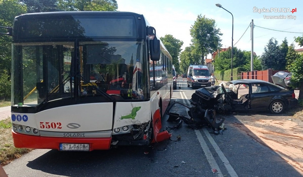 Tarnowskie Góry. Zderzenie audi z autobusem