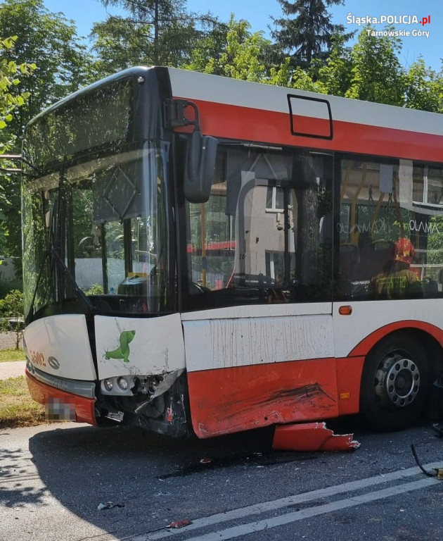 Tarnowskie Góry. Zderzenie audi z autobusem