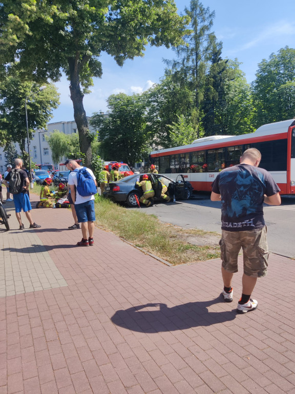 Tarnowskie Góry. Zderzenie audi z autobusem