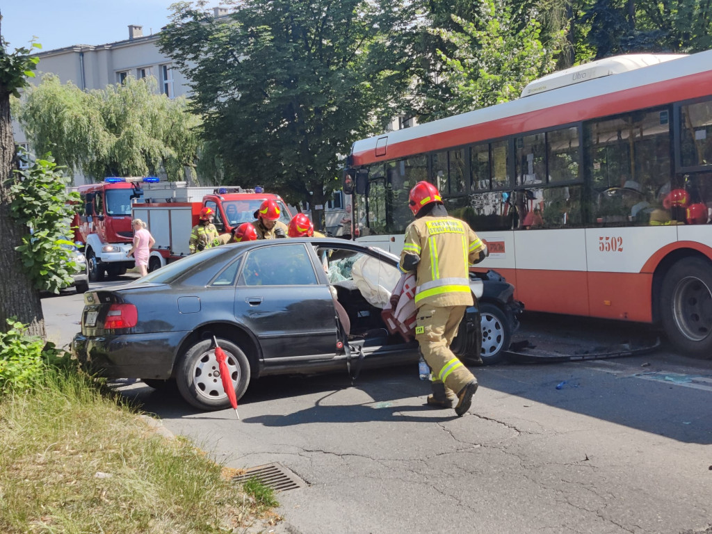 Tarnowskie Góry. Zderzenie audi z autobusem