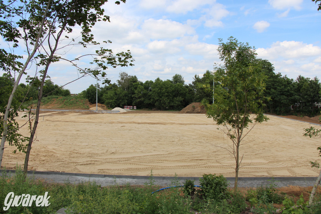 Tarnowskie Góry. Budują boiska przy Gwarku