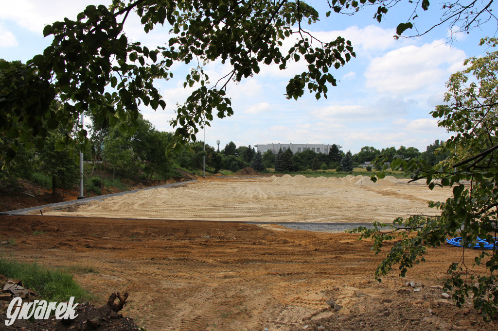 Tarnowskie Góry. Budują boiska przy Gwarku