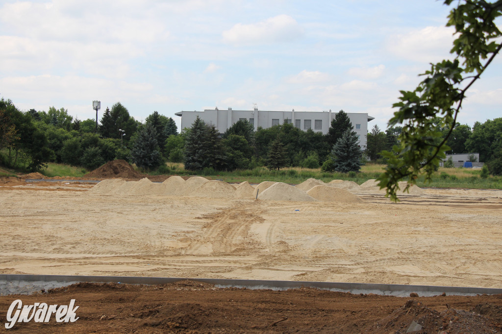 Tarnowskie Góry. Budują boiska przy Gwarku