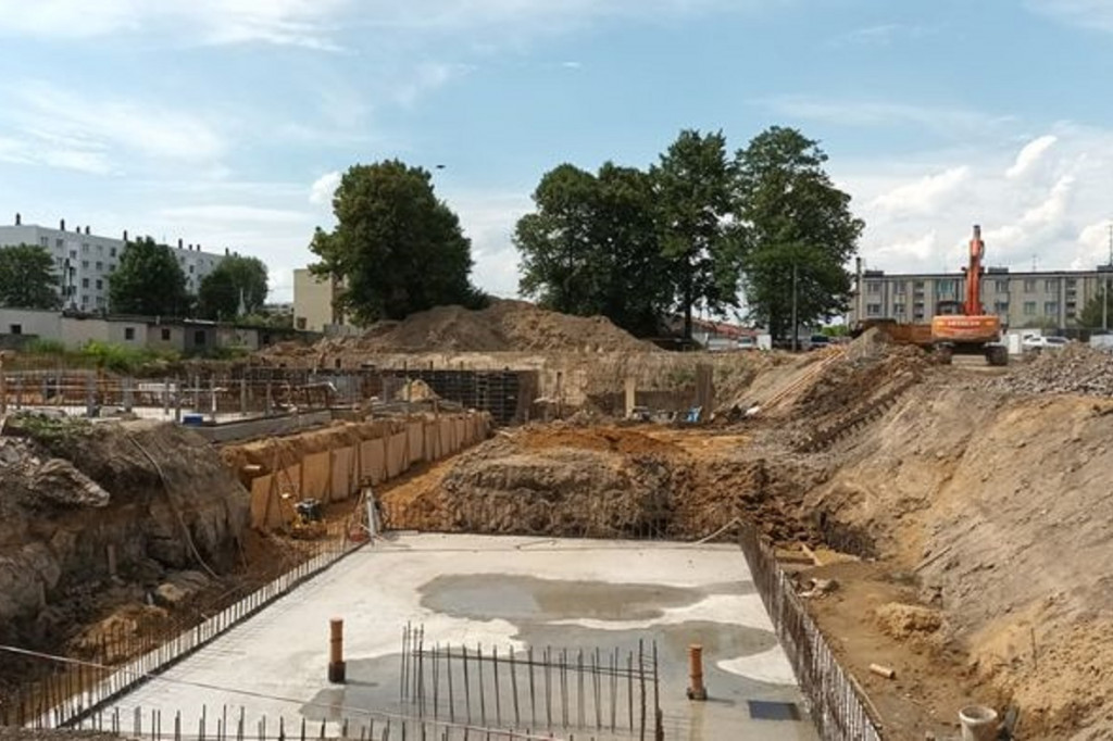 Radzionków. Trwa budowa krytego basenu
