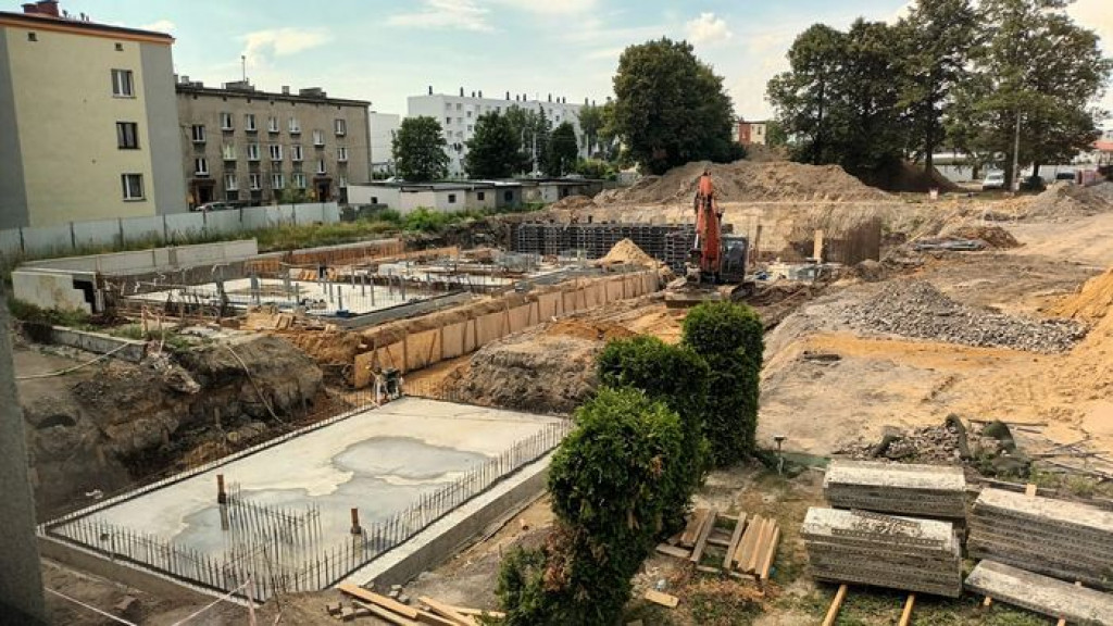 Radzionków. Trwa budowa krytego basenu