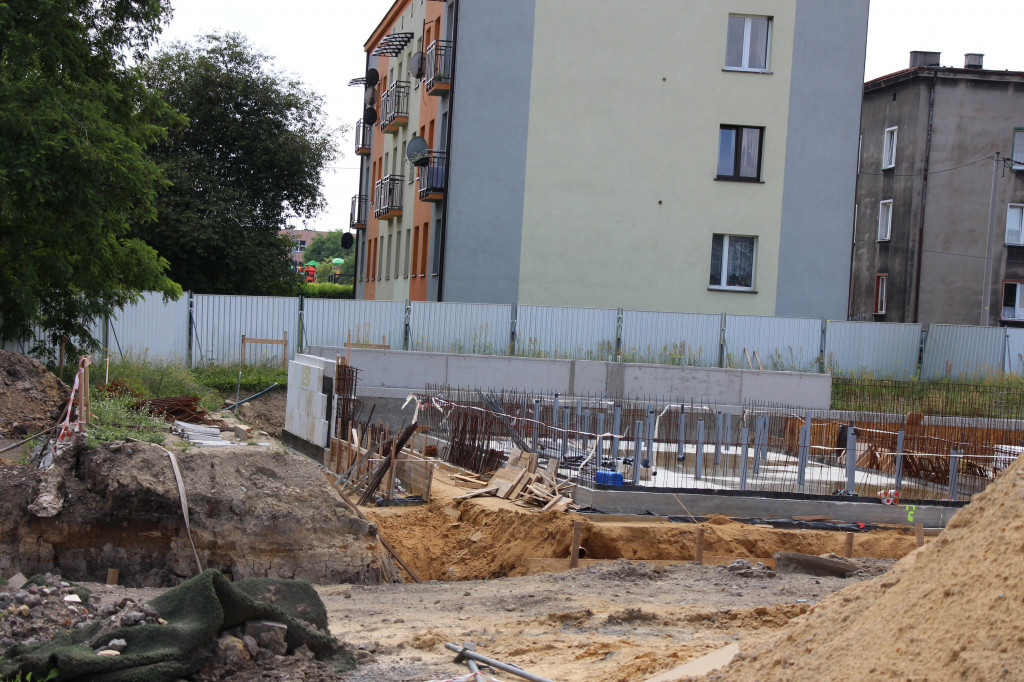 Radzionków. Trwa budowa krytego basenu