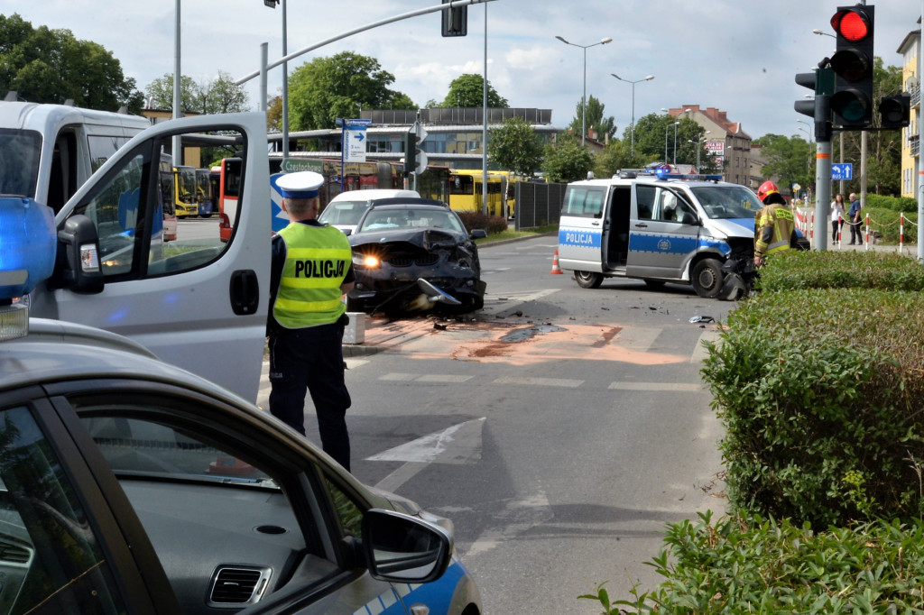 Tarnowskie Góry. Zderzenie BMW z radiowozem