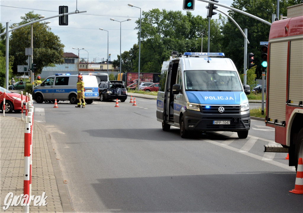 Tarnowskie Góry. Zderzenie BMW z radiowozem