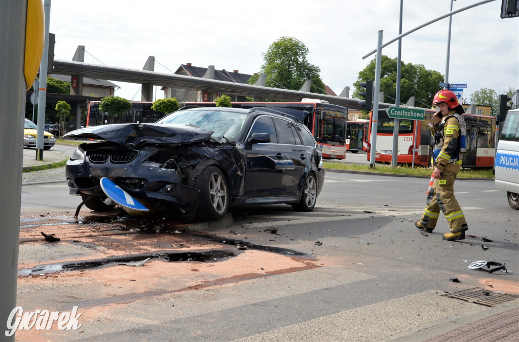 Tarnowskie Góry. Zderzenie BMW z radiowozem