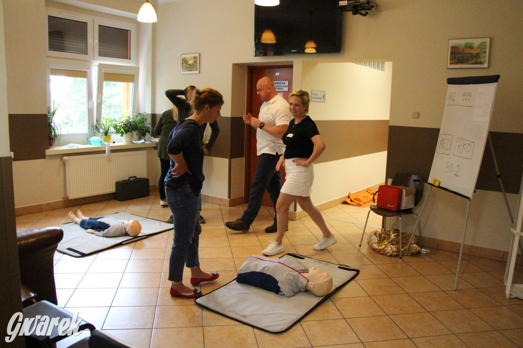 Staza taktyczna i folia stretch do apteczki