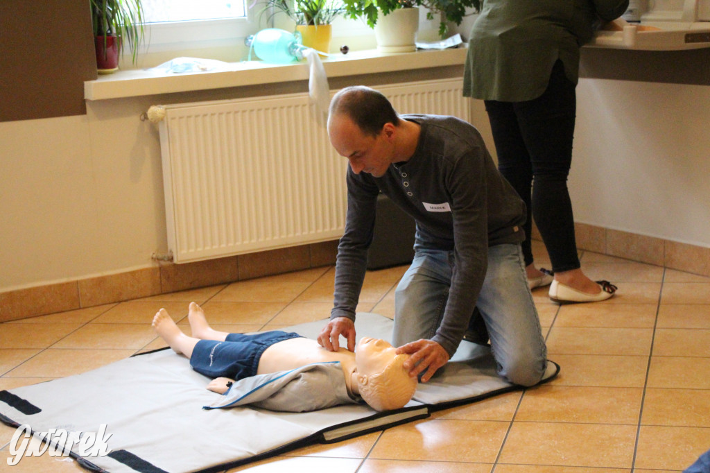 Staza taktyczna i folia stretch do apteczki