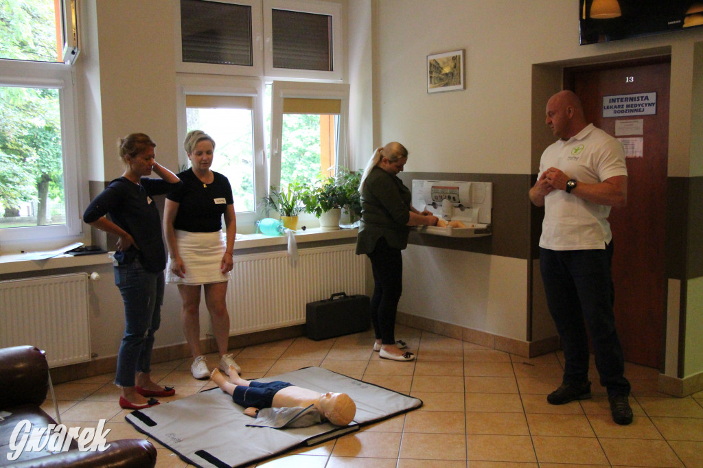 Staza taktyczna i folia stretch do apteczki