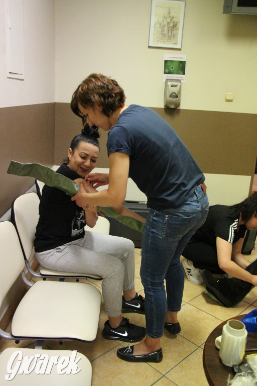 Staza taktyczna i folia stretch do apteczki