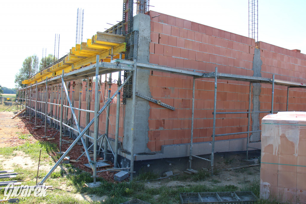 Budują salę gimnastyczną przy szkole