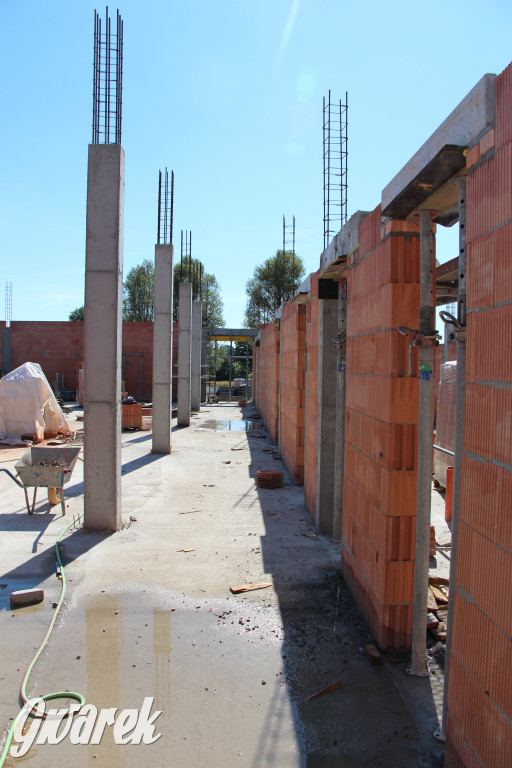 Budują salę gimnastyczną przy szkole