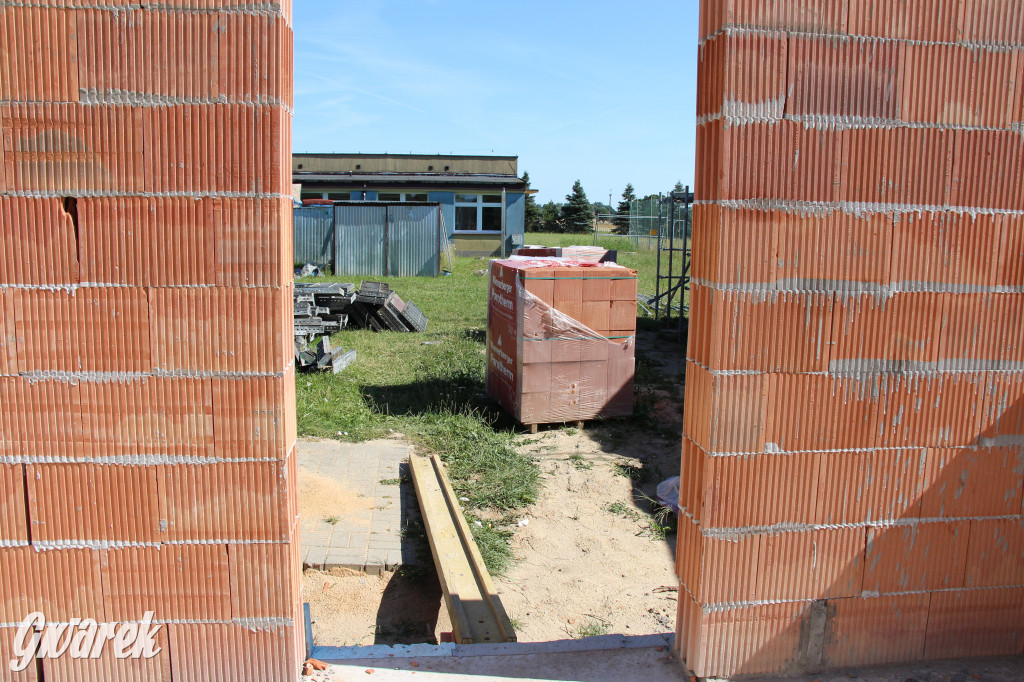 Budują salę gimnastyczną przy szkole