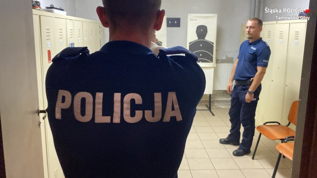 Policjanci po szkoleniu. Mogą używać paralizatorów