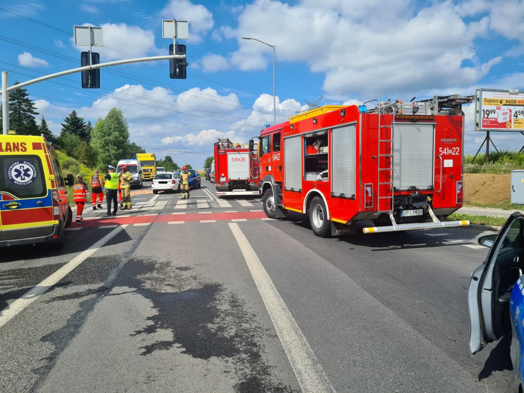 Wypadek na skrzyżowaniu DW 911 i ul. Jana Pawła II