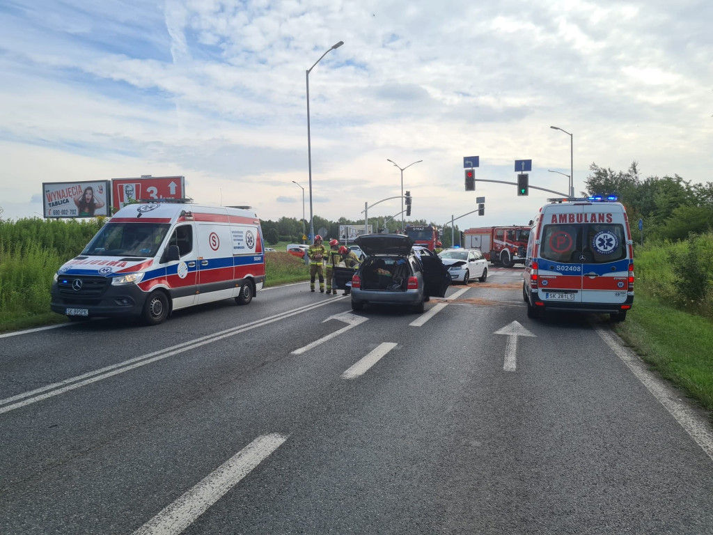 Wypadek na skrzyżowaniu DW 911 i ul. Jana Pawła II