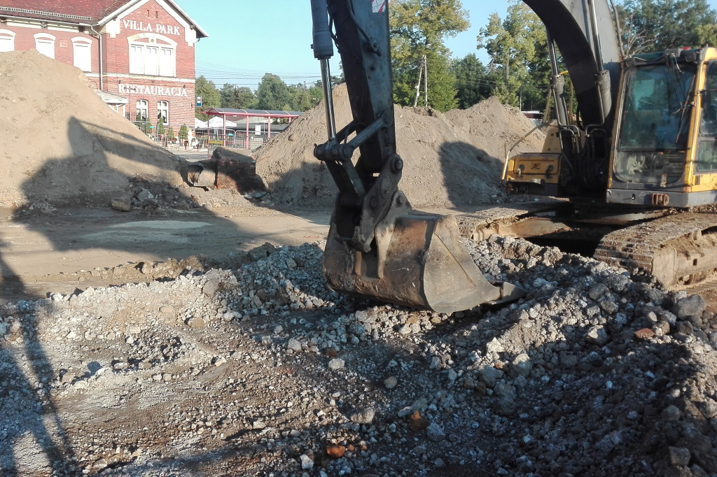 Powstaje centrum przesiadkowe przy parku