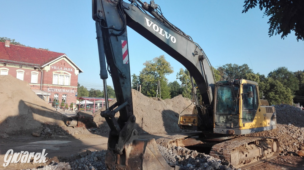 Powstaje centrum przesiadkowe przy parku