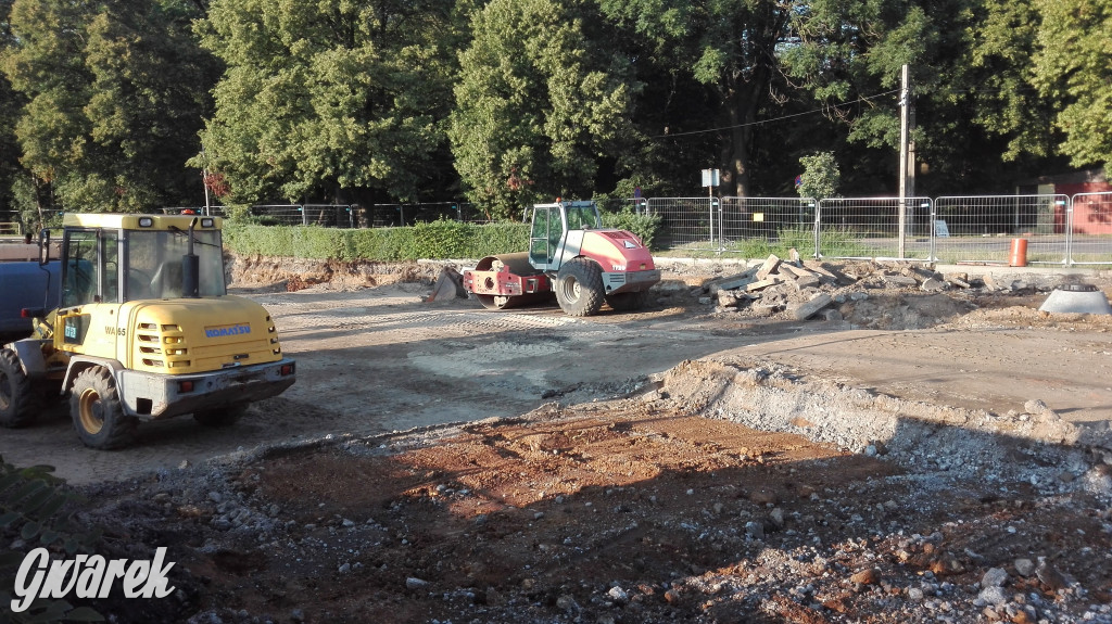 Powstaje centrum przesiadkowe przy parku