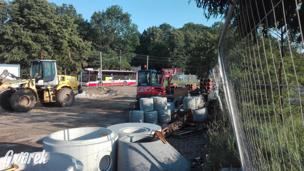 Powstaje centrum przesiadkowe przy parku