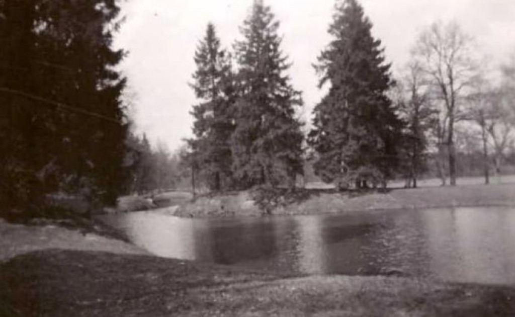 Goście w parku Donnersmarcków w Świerklańcu