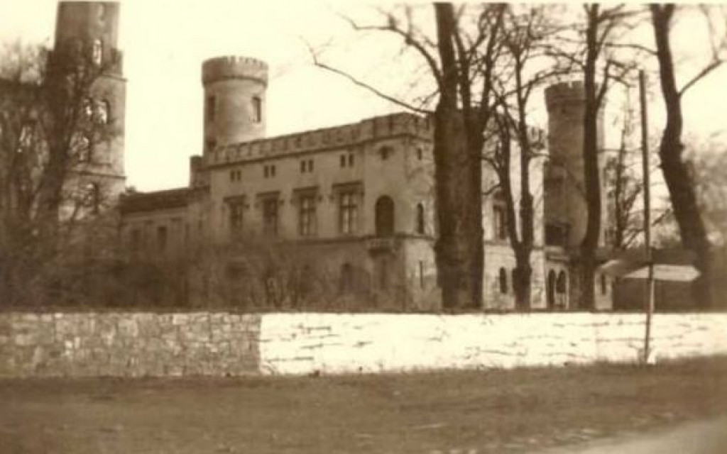 Goście w parku Donnersmarcków w Świerklańcu