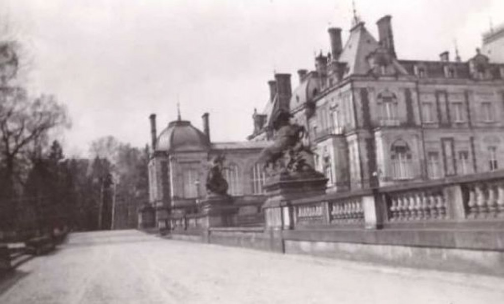 Goście w parku Donnersmarcków w Świerklańcu