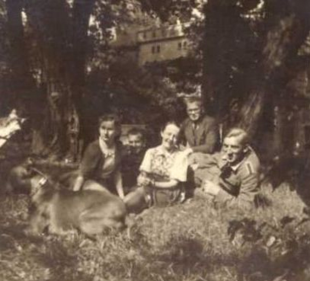 Goście w parku Donnersmarcków w Świerklańcu