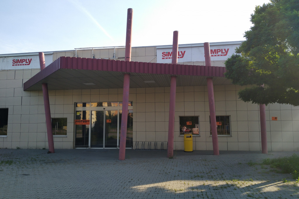 Radzionków. Co po markecie Simply?