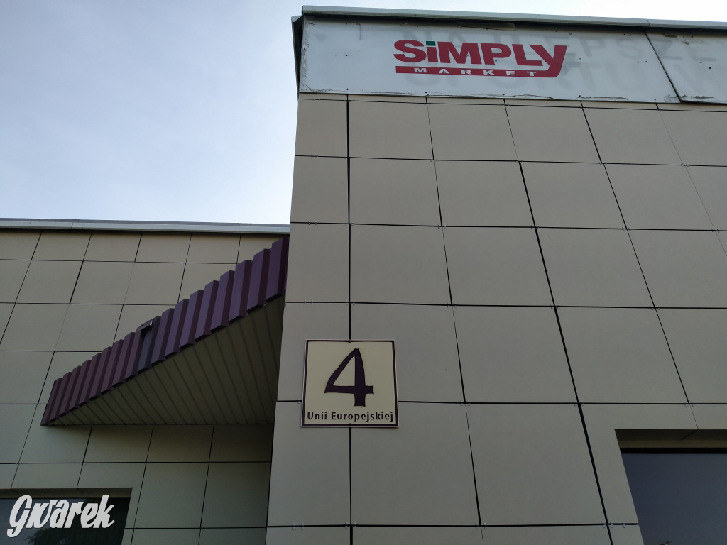 Radzionków. Co po markecie Simply?