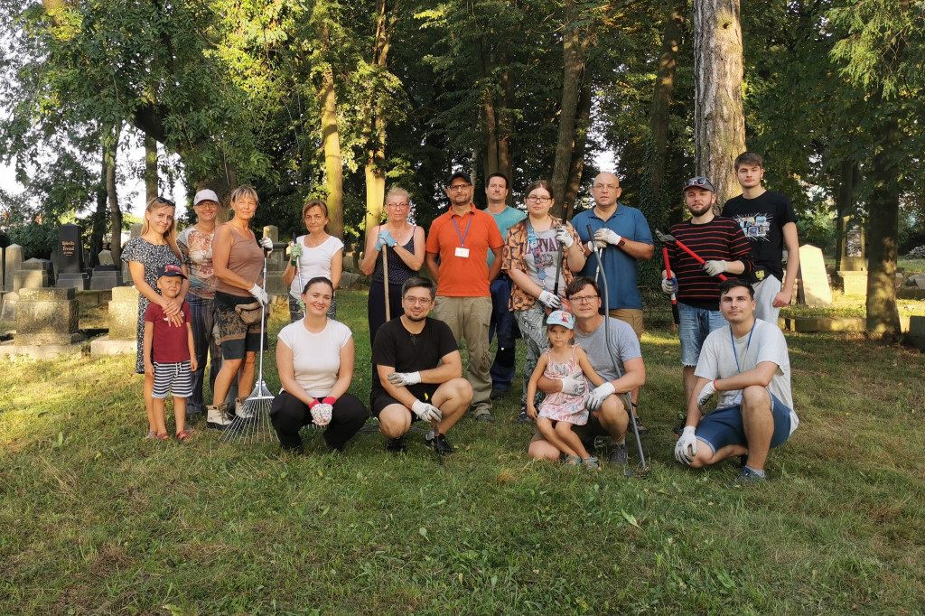 Sprzątali cmentarz żydowski i dom przedpogrzebowy