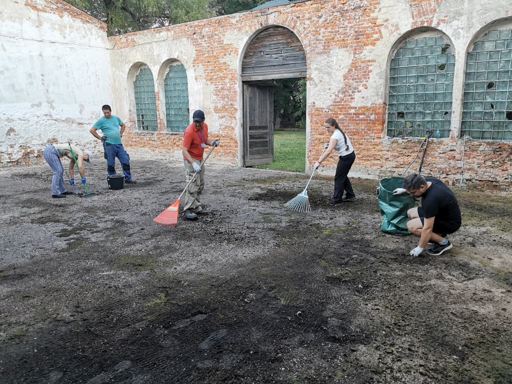 Sprzątali cmentarz żydowski i dom przedpogrzebowy