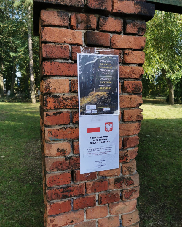 Sprzątali cmentarz żydowski i dom przedpogrzebowy